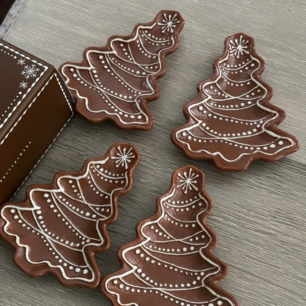 4 Pottery Barn Gingerbread Tree Plates - Brown